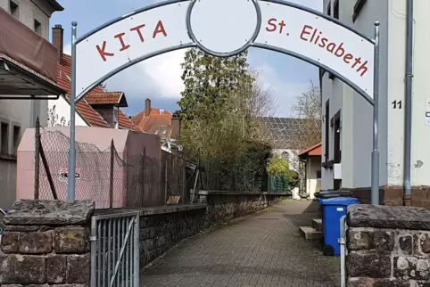 In die Jahre gekommen ist der katholischen Kindergartens St. Elisabeth in Waldfischbach-Burgalben. 