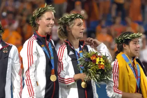 Olympiasiegerin 2004: Fanny Rinne (links).