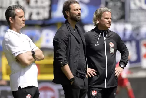 Das Verhältnis zwischen FCK-Geschäftsführer Thomas Hengen (Mitte) und Cheftrainer Dirk Schuster (links) war offenbar angespannt.