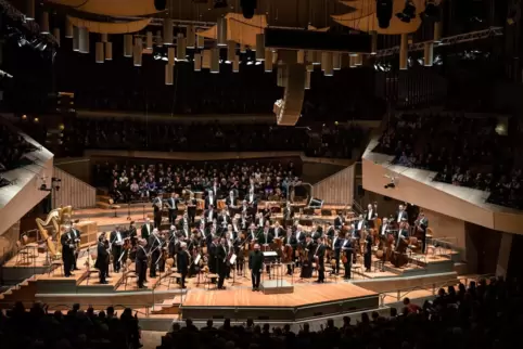 Das Silvesterkonzert der Berliner Philharmoniker wird am 31. Dezember wieder live in der „Filmwelt“ übertragen. 
