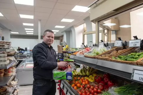 Im Univer Markt von Inhaber Vladimir Gribov gibt es neben Obst und Gemüse vor allem Lebensmittel aus Osteuropa. 