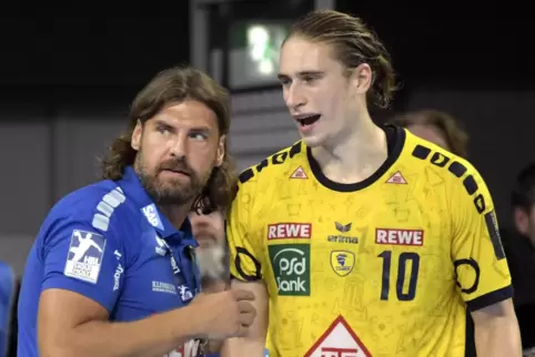 Löwen-Trainer Sebastian Hinze und Juri Knorr.