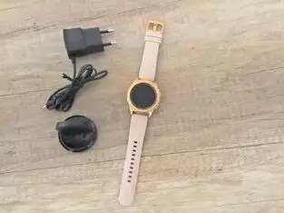 Top gepflegte Damen Smartwatch, in Original Verpackung mit Rechnung, gekauft im Februar 2021, wenig getragen. Da mit neuem Handy