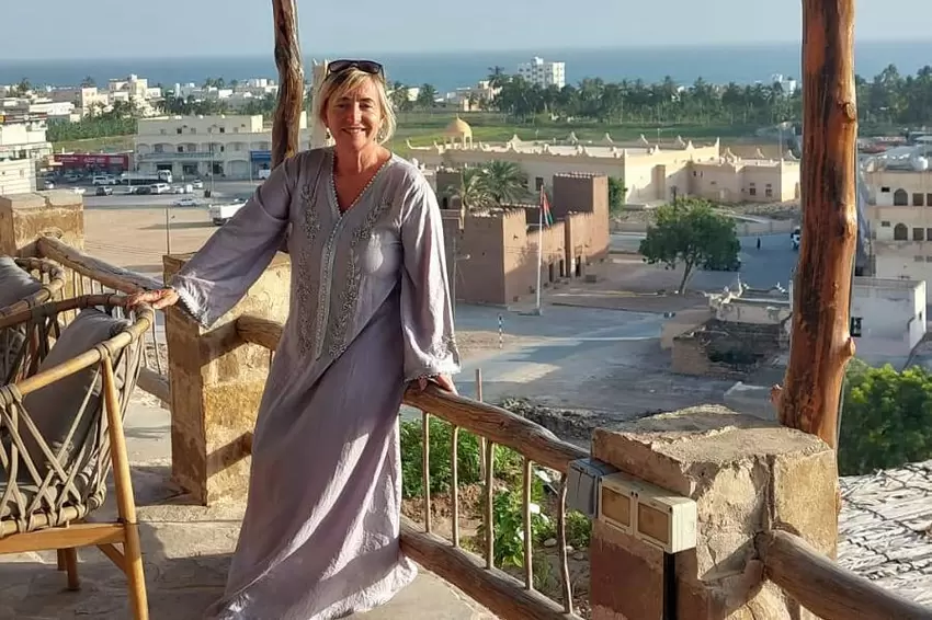 Als Touristenführerin ist Sabine Cunningham-Blinn im Oman unterwegs.