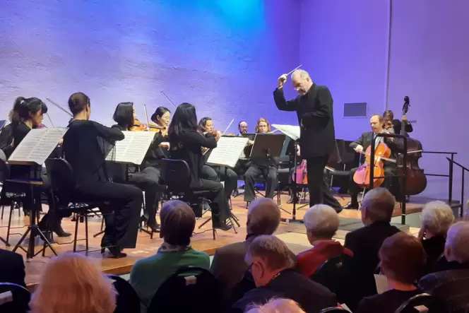 In Freinsheim: die Deutsche Staatsphilharmonie Rheinland-Pfalz unter Kolja Blacher.