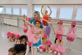 Junge Hüpfer: Die jüngsten Ballettmäuse sind gerade mal vier Jahre alt. 