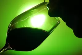  Bei einer Weinprobe werden verschiedene Sinne gekitzelt. Bei gehörlosen sei vor allem die visuelle Wahrnehmung wichtig, sagt Ol
