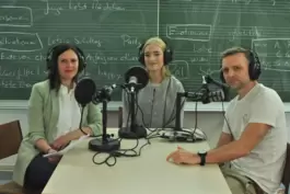 Aufnahme der zweiten Podcast-Folge (von links): Florence Bindseil, Karla Lutz und Alexander Putzier. 