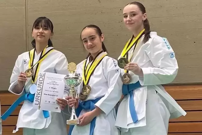 Das Frauen-Team des Budokan Kaiserslautern ist neuer Team-Landesmeister in Baden-Württemberg: Carina Nguyen, Annika Faul, Nadine