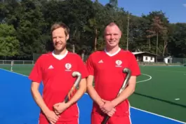 Hoffen, dass sich ihr Team bald belohnt: Jochen Metz (links) und Andreas Gillmann, Hockeytrainer der TSG-Herren.