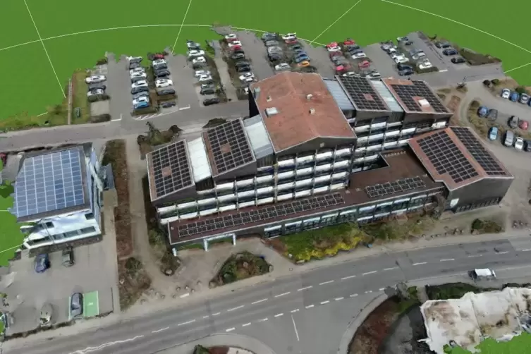 So soll das Kreishaus in Kirchheimbolanden nach Installation der Photovoltaikanlage von oben aussehen. Das Satteldach in der Mit