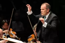 Francois-Xavier Roth und sein Orchester „Les Siècles“ kommen zwei Mal zu den Schwetzinger Festspielen.
