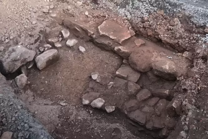 Vermutlich über 1000 Jahre alte Mauerreste: Entdeckung bei der Klosterkirche.