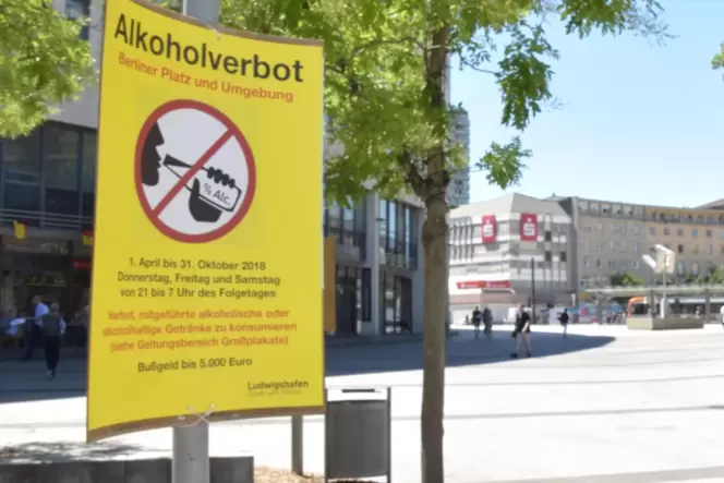 Geht nur in Ausnahmefällen: Alkoholverbot, hier auf dem Berliner Platz in Ludwigshafen.