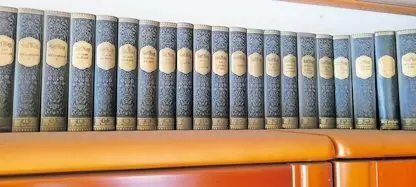 Die Karl-May-Bände werden komplett als Set gegen Gebot abgegeben. Bei Bedarf kann eine detaillierte Liste der Bände zur Verfügun