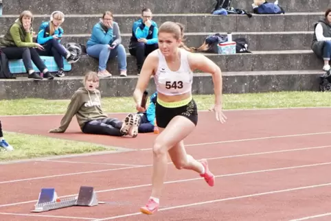 Schnell unterwegs: Nina Berger siegte mit der 4x100-Meter-Staffel des LAC Pirmasens.