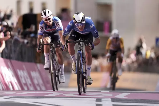 Parallel zur Radrundfahrt Giro d’Italia (hier Etappe sechs), werben zwei italienische Radfahrer für das Thema Organspende.