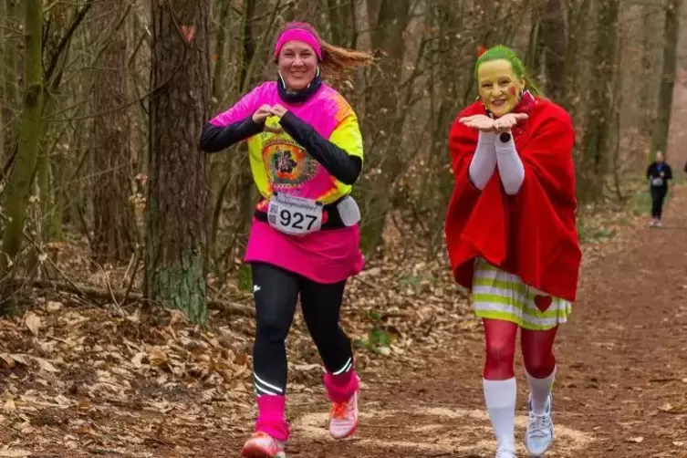 Mareike Sack und Eva Riedel laufen mit ganz viel Liebe über die Waldwege