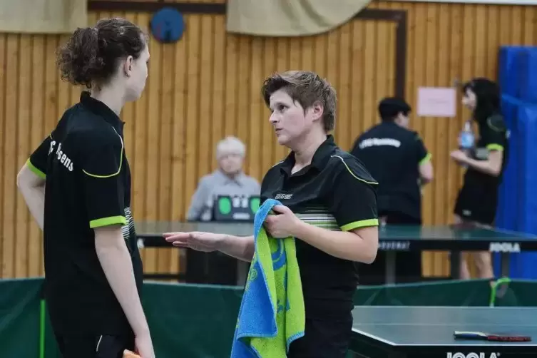 Die Damen des TTC Pirmasens: vorne das Topduo Anika Links und Monika Kiefer (rechts), hinten Bettina Schmidt (rechts) und Angeli