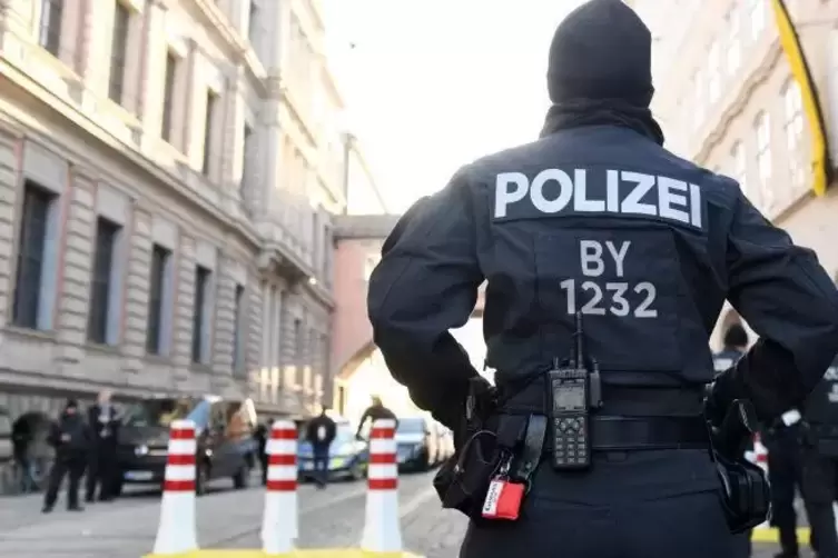 Für die Sicherheitskonferenz gilt die höchste Sicherheitsstufe. Nur vorab genehmigte Personen kommen durch die Polizeisperren.