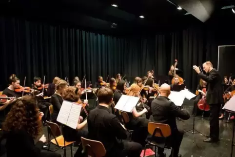 Gaben in Waldmohr das einzige Konzert außerhalb der Schule: die „Ramstein High School Strings“.