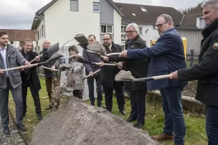 Spaten frei: Der Breitbandausbau kann endlich, endlich beginnen.