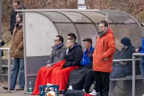 Freudenschreie sind auf der Bank der TSG Eisenberg derzeit selten. Trainer Marco Kroneberger (rechts) hofft die Runde unbeschade