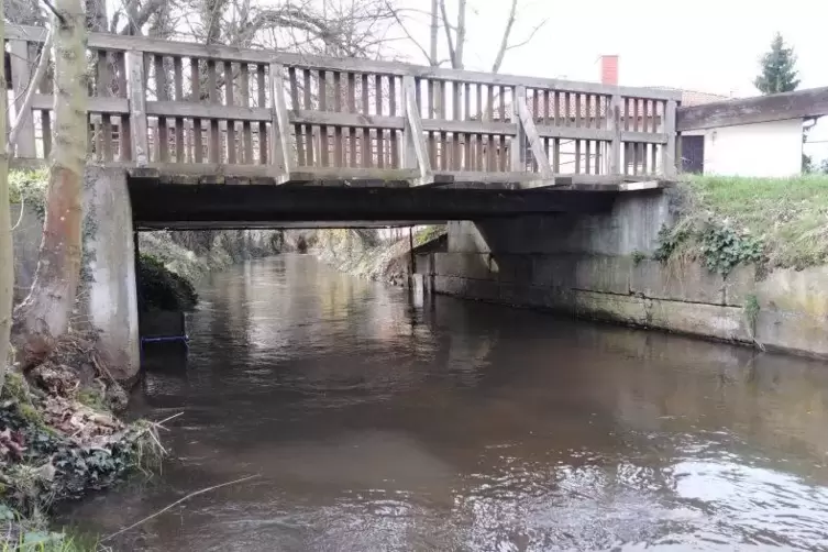 In schlechtem Zustand: Brücke über den Rehbach.