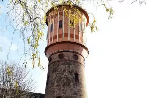 Der Wasserturm im Hof der Gräfenauschule gilt als Wahrzeichen im Hemshof.