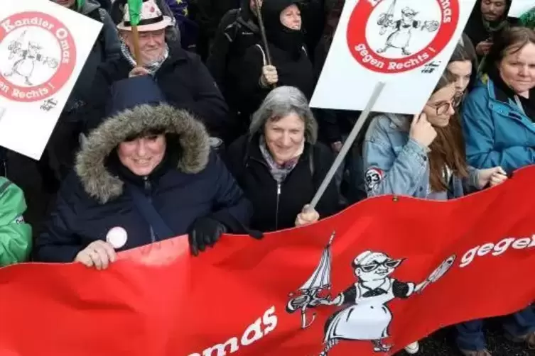 Die „Omas gegen rechts“ gehen selbst regelmäßig auf die Straße. 