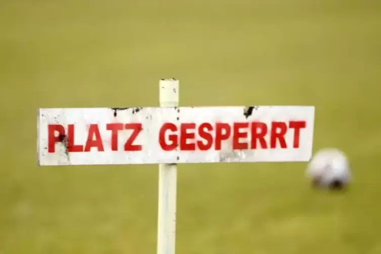 Keine Spiele und meist auch kein Training: Auf den Fußballplätzen herrscht Ausnahmezustand.