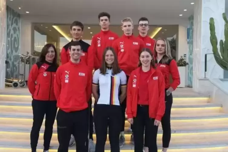 Das Team aus der Pfalz (vorne von links): Timo Bichler, Lea Waldhoff, Sophie Deringer, Mitte Alexandra Welte, Katharina Albers, 