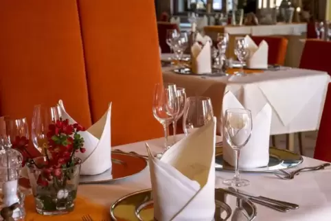 Schön gedeckt, aber fast durchweg leer sind die Tische in den Restaurants der Region. 