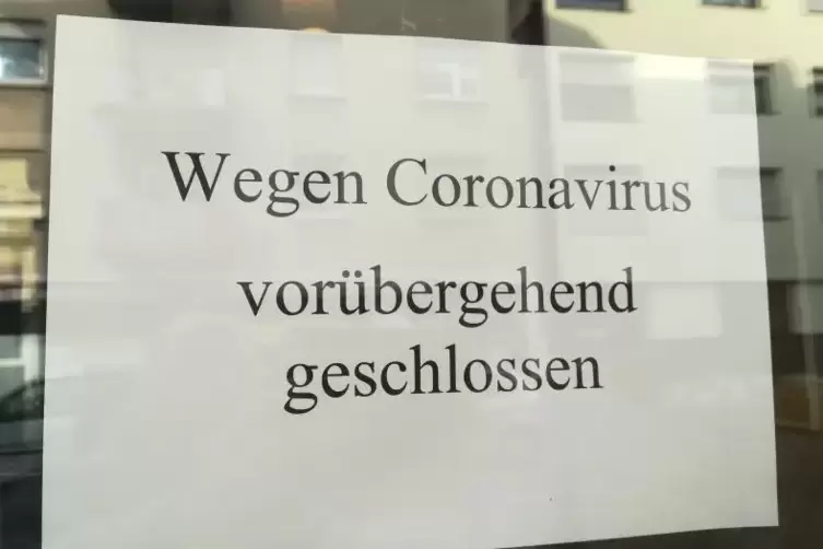 Das Motto für die allermeisten Geschäfte und Lokale: Die Läden bleiben zu.