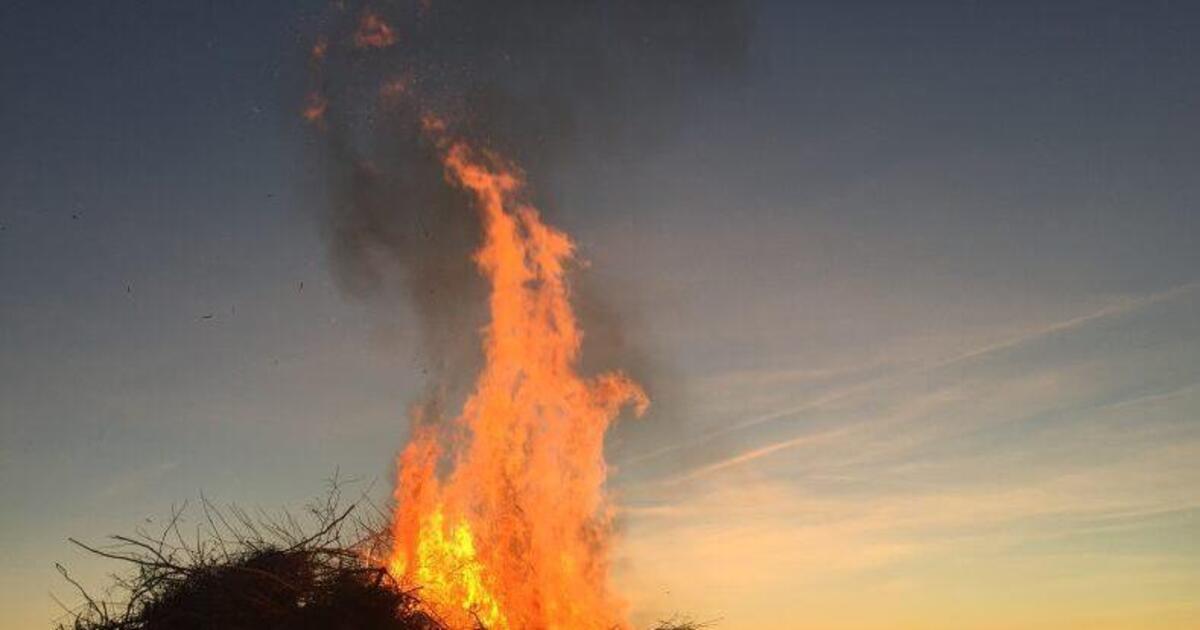 Verbotenes Osterfeuer Bußgeld für betrunkenen Mann in