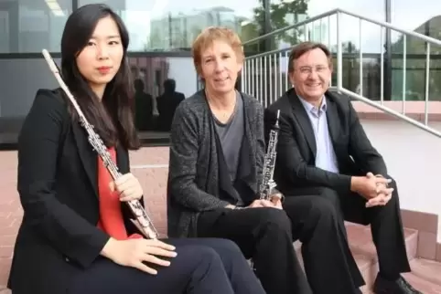 Seit 2012 spielt das Trio Sanssouci in der Besetzung Sohee Oh (Querflöte), Sigrun Meny-Petruck (Oboe) und Hans-Jürgen Thoma (Cem