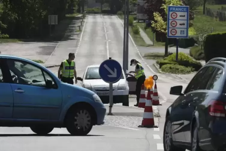 Franzosen dürfen nur noch unter strengen Auflagen nach Deutschland einreisen – wie hier über den Grenzübergang bei Weißenburg un