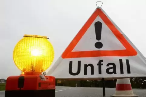 Zwei Leichtverletzte gab es am Montagnachmittag bei einem Verkehrsunfall zwischen Kibo und Flomborn. 