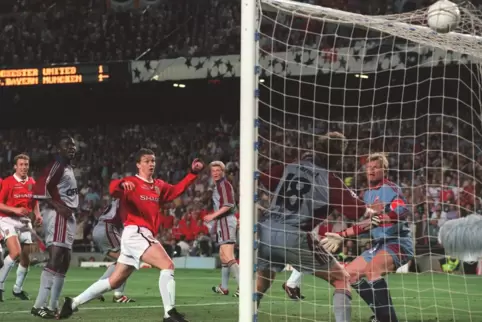 Da war’s vorbei – für die Bayern: Ole Gunnar Solskjær gelingt in der Nachspielzeit das 2:1 für Manchester United.