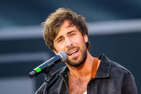 Singt bei einem Autoradio Openair: Max Giesinger.