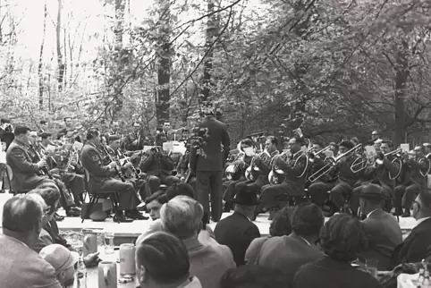  1967 kam eine US-Armee-Kapelle aus Ramstein zum SPD-Waldfest nach Mutterstadt. 