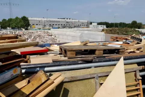 Der Wertstoffhof nimmt außer Grünabfällen jetzt auch wieder alle anderen Abfallarten an. 