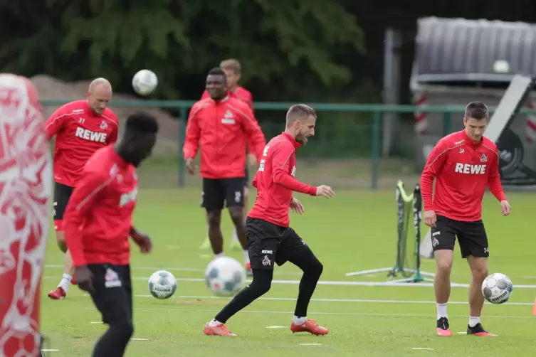 Die Kölner Spieler am Donnerstag im Training.