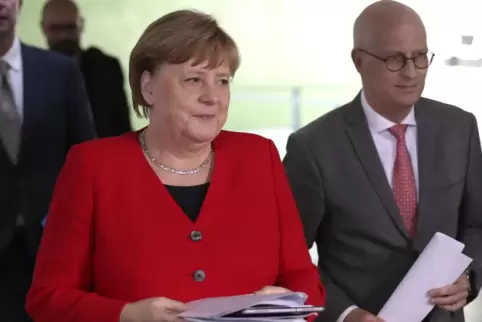 Nach stundenlangen Beratungen: Bundeskanzlerin Angela Merkel und Hamburgs Bürgermeister Peter Tschentscher.