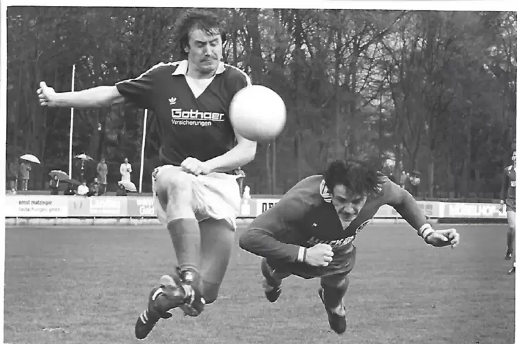 Dietmar Bittner (rechts) im Südpfalzstadion. 