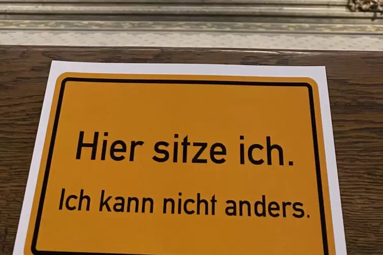 „Hier sitze ich“: Markierungen in der Gedächtniskirche.