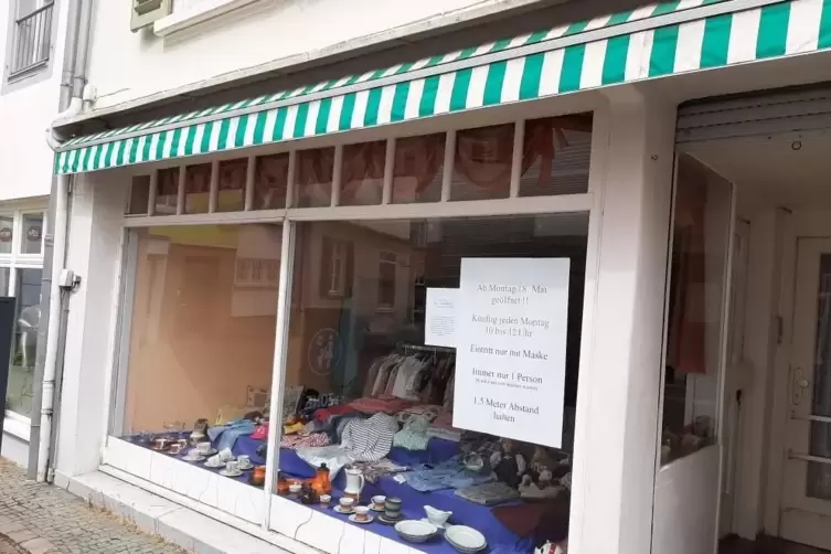 Der Kleiderladen in der Schwebelstraße ist als Projekt der Kontaktstelle Holler und des Patenkreis Asyl entstanden. 