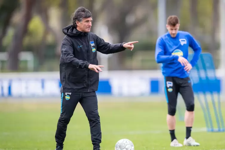 Neubeginn unter ganz speziellen Bedingungen: Trainer Bruno Labbadia vor seiner Premiere bei Hertha BSC.