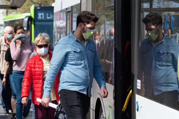 Die Maskenpflicht beginnt schon vorm Einsteigen.