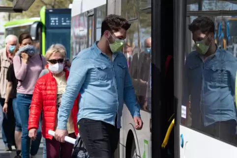 Die Maskenpflicht beginnt schon vorm Einsteigen.